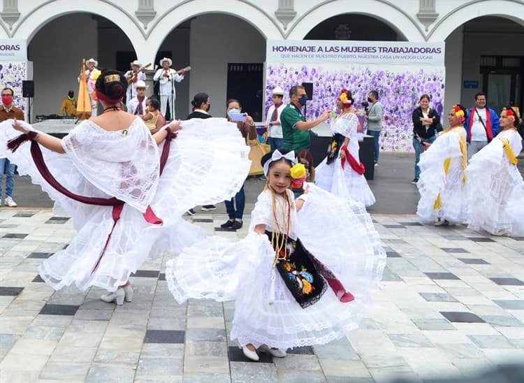 Frida Arellano inicia papaqui como candidata a reina infantil del Carnaval