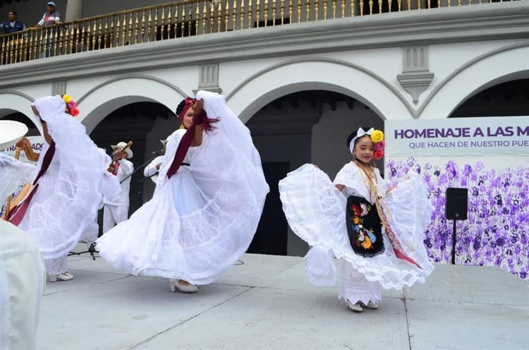 Frida Arellano inicia papaqui como candidata a reina infantil del Carnaval