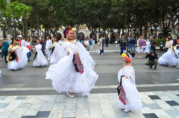 Frida Arellano inicia papaqui como candidata a reina infantil del Carnaval