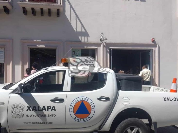 Falla en sistema eléctrico moviliza a Bomberos en centro de Xalapa