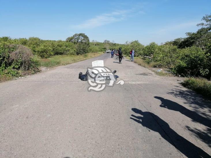 Abandonan cuerpos embolsados en carretera de Papantla