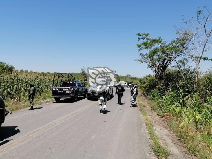 Abandonan cuerpos embolsados en carretera de Papantla