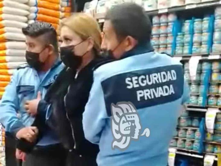 La detienen por robar cartera en centro comercial de Xalapa