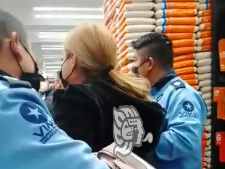 La detienen por robar cartera en centro comercial de Xalapa