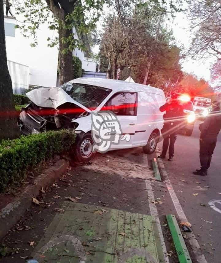 Muere tras chocar contra un árbol sobre Ruiz Cortines, en Xalapa