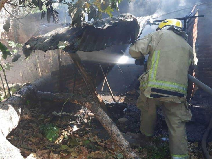 Arde casa abandonada en Ciudad Cardel