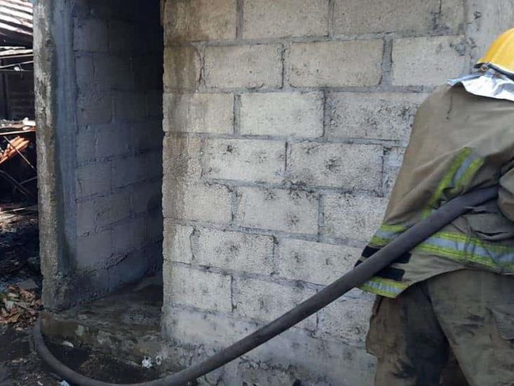 Arde casa abandonada en Ciudad Cardel