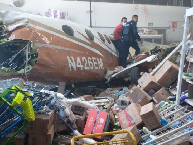 Cae avioneta sobre Aurrerá en Temixco, Morelos; hay 3 muertos y 4 lesionados