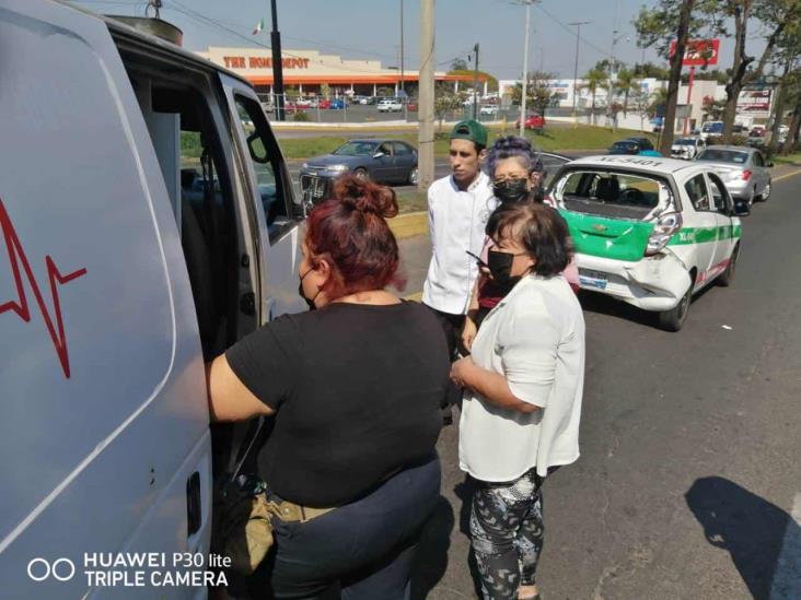 Choque por alcance deja 5 lesionados en Lázaro Cárdenas, en Xalapa