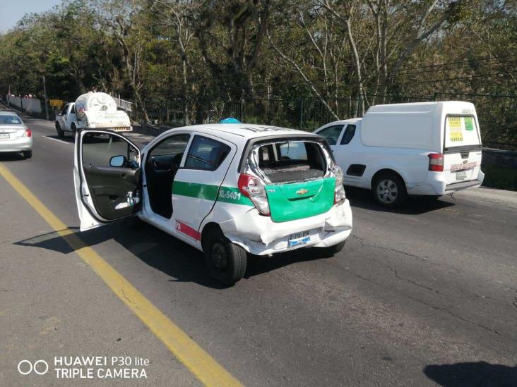 Choque por alcance deja 5 lesionados en Lázaro Cárdenas, en Xalapa