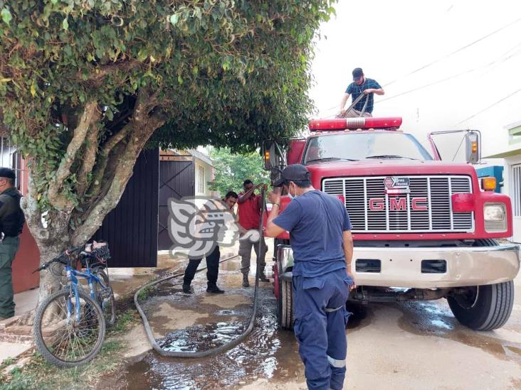 Movilización por incendio en una vivienda en fraccionamiento de Acayucan