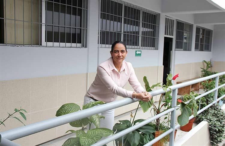 Estudiantes de Biología de la Universidad Veracruzana realizan necropsia a un delfín