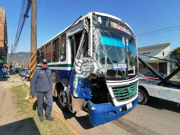 Chocan camiones en Río Blanco; tres heridos