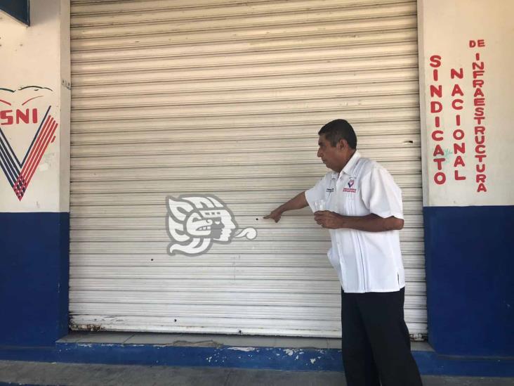 Balean oficinas de sindicato recién inaugurado en Acayucan