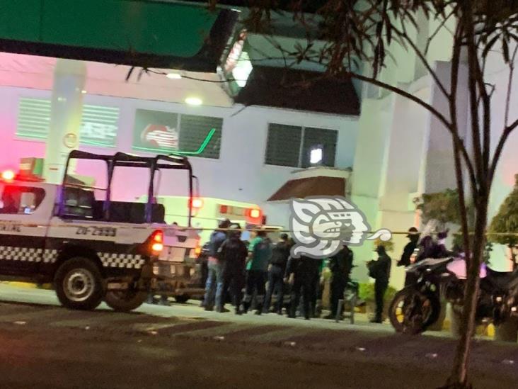 Hieren a despachador de gasolina durante asalto, en Xalapa