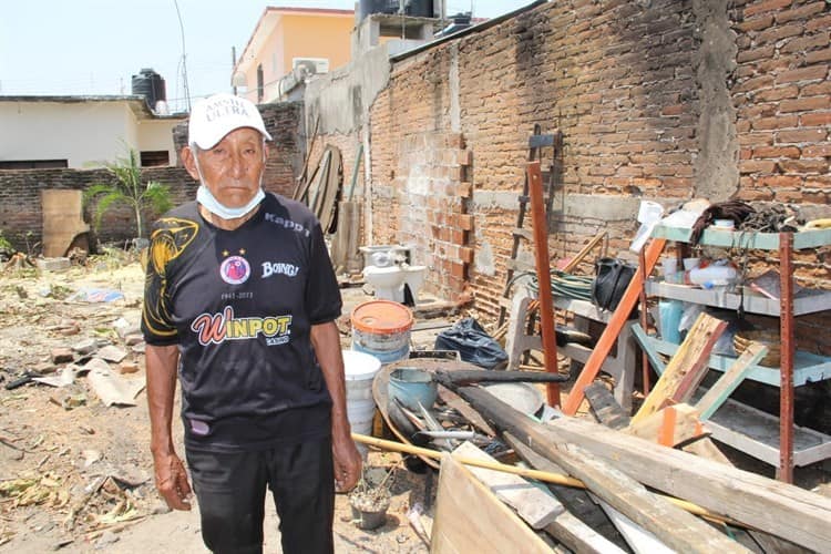 Una rata provocó el incendio que lo dejó sin casa; don Juan pide ayuda