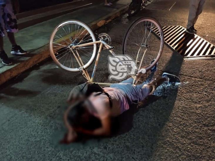 Ciclista cae en una alcantarilla en Orizaba