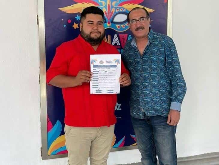 ¡Hay sexto! Se inscribe Julián Rivera como candidato a Rey del Carnaval de Veracruz