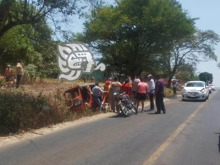 Heridos ocupantes de mototaxi tras chocar y volcar en la Costera