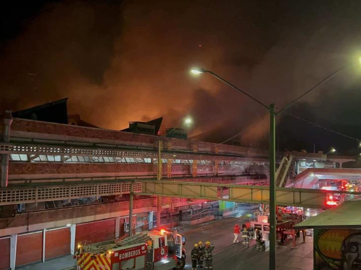 Se incendia el famoso mercado San Juan de Dios en Guadalajara