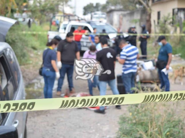 Hallan a hombre asesinado junto a un canal en Veracruz