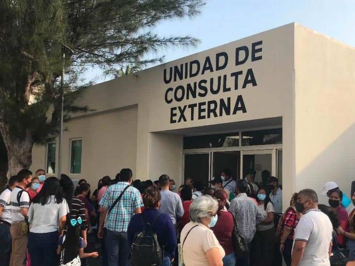 Derechohabientes del Hospital Naval de Veracruz se quedan sin cita