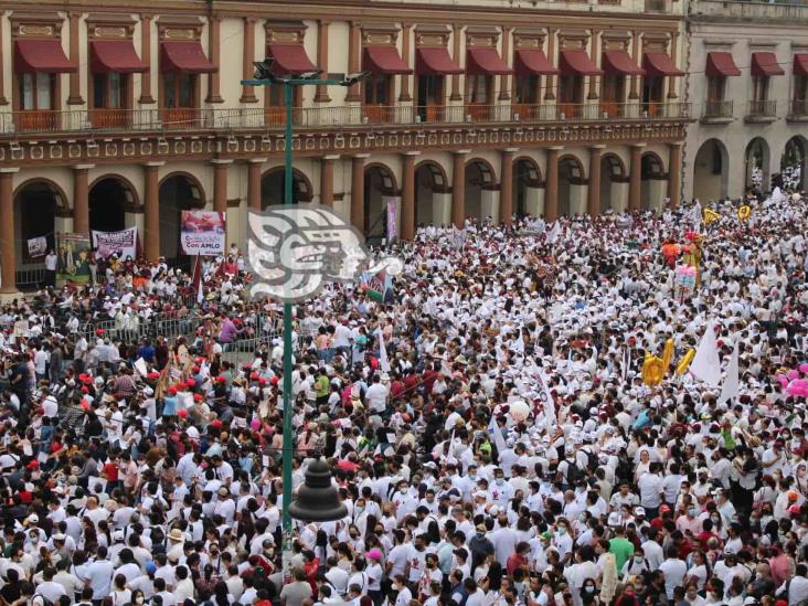 Multitud se reúne en plaza Lerdo para apoyar a AMLO rumbo a Revocación de Mandato