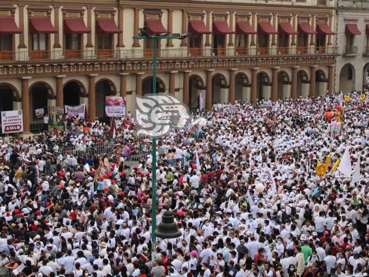 Multitud se reúne en plaza Lerdo para apoyar a AMLO rumbo a Revocación de Mandato