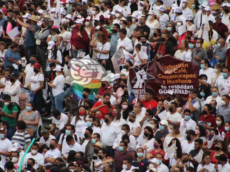 Multitud se reúne en plaza Lerdo para apoyar a AMLO rumbo a Revocación de Mandato