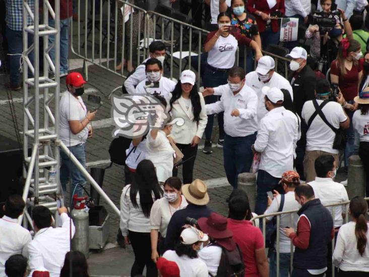 Multitud se reúne en plaza Lerdo para apoyar a AMLO rumbo a Revocación de Mandato