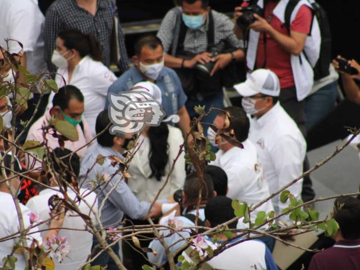 Multitud se reúne en plaza Lerdo para apoyar a AMLO rumbo a Revocación de Mandato