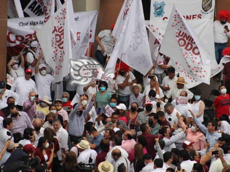 Multitud se reúne en plaza Lerdo para apoyar a AMLO rumbo a Revocación de Mandato