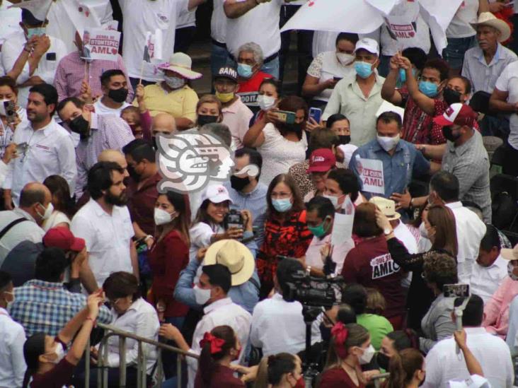 Multitud se reúne en plaza Lerdo para apoyar a AMLO rumbo a Revocación de Mandato