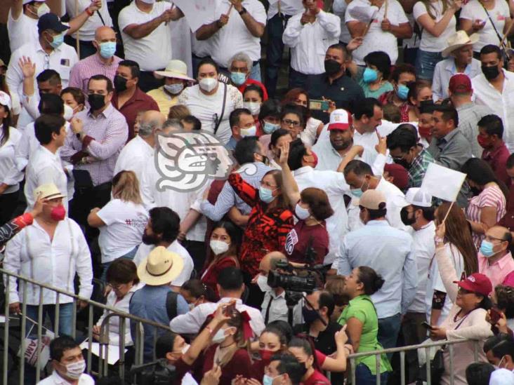 Multitud se reúne en plaza Lerdo para apoyar a AMLO rumbo a Revocación de Mandato