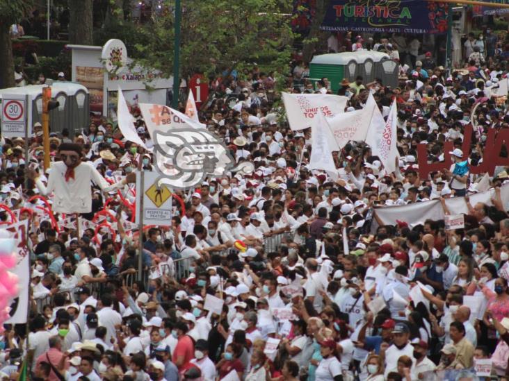 Multitud se reúne en plaza Lerdo para apoyar a AMLO rumbo a Revocación de Mandato