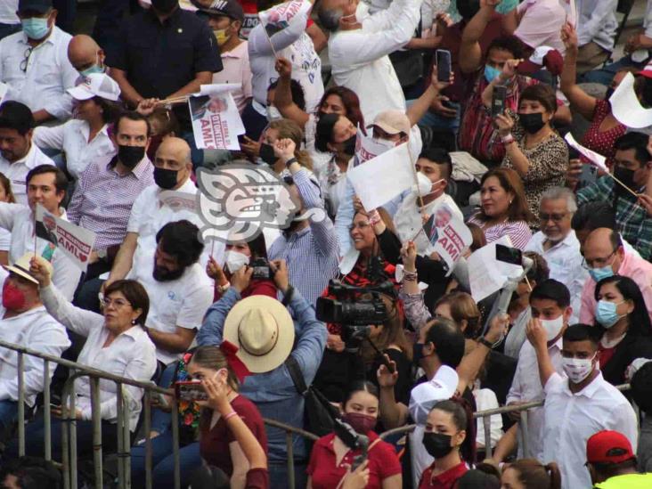 Multitud se reúne en plaza Lerdo para apoyar a AMLO rumbo a Revocación de Mandato