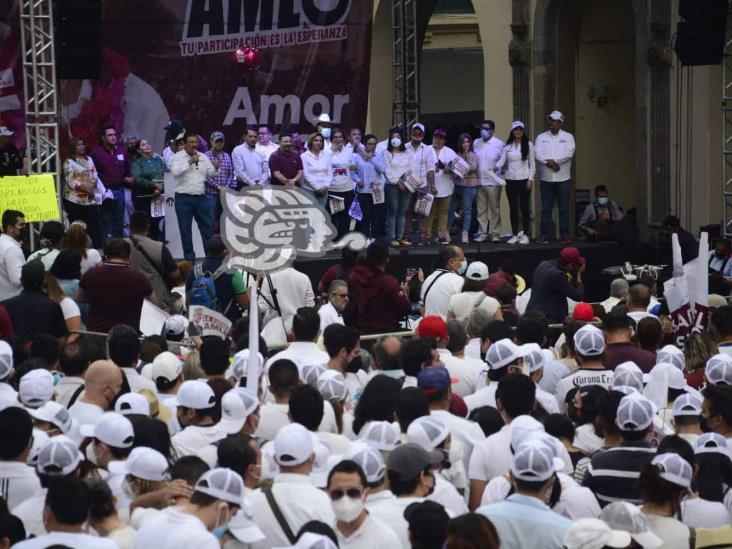 Multitud se reúne en plaza Lerdo para apoyar a AMLO rumbo a Revocación de Mandato