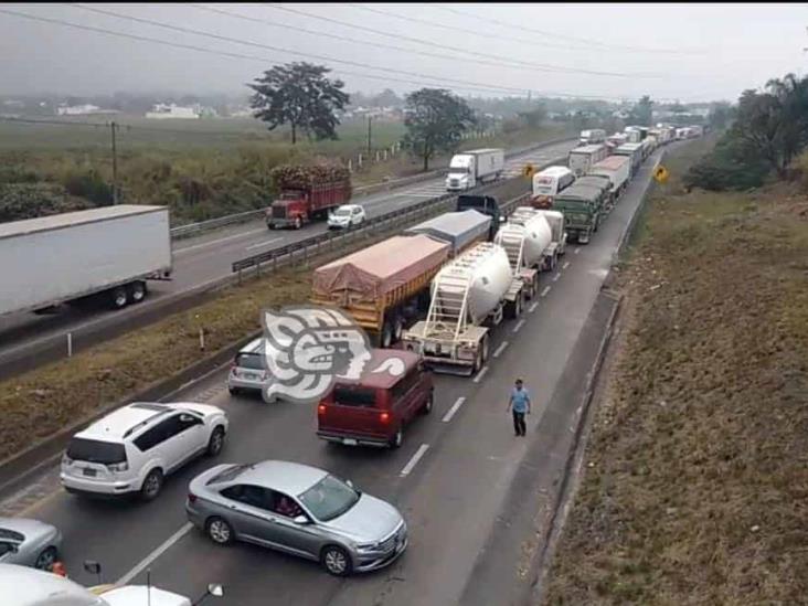 Accidente múltiple en la Córdoba- Puebla dejó tres lesionados