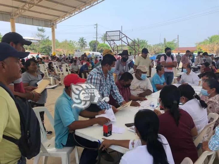 Reclaman retraso en obras en la zona rural de Las Choapas