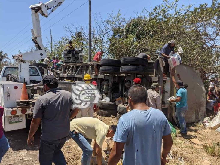 Guardia Nacional impide rapiña de ‘chelas’ tras accidente en Sayula