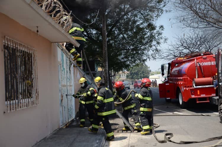Se incendia domicilio en colonia de Veracruz