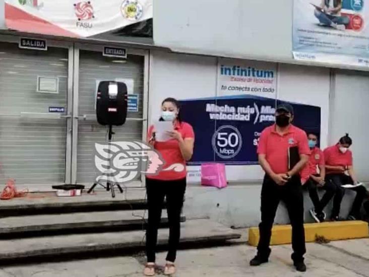 Frente a Telmex de Orizaba, telefonistas exigen se respete su derecho a jubilación