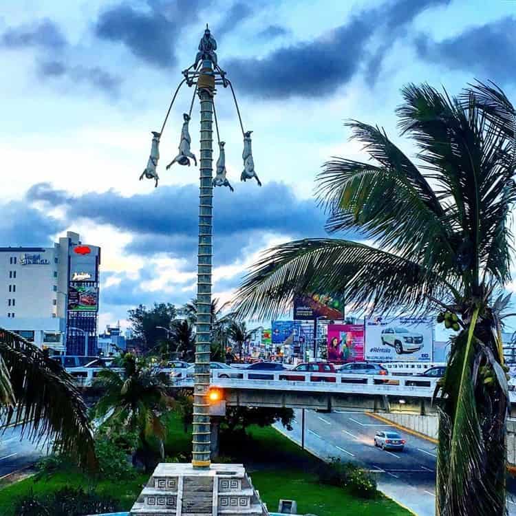 Hallan daño en el monumento de los Voladores de Papantla en Boca del Río