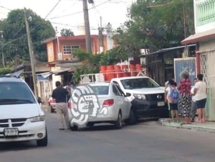 Otra pipa gasera sin frenos causa destrozos, ahora en Minatitlán