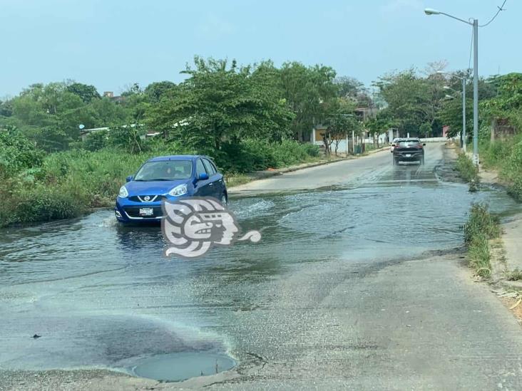 Foco de infección por aguas negras en colonias de Minatitlán