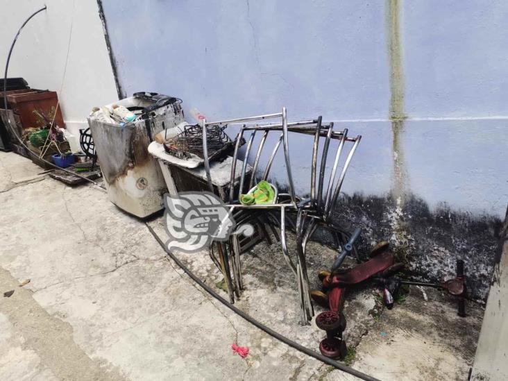 Rescatan a dos menores de incendio en vivienda de Mundo Nuevo