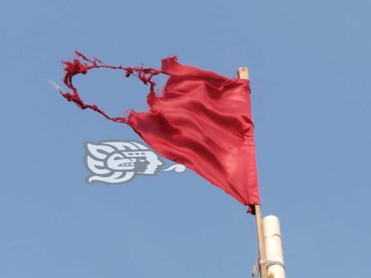 Colocan bandera roja en playa de Coatza ante ingreso de norte