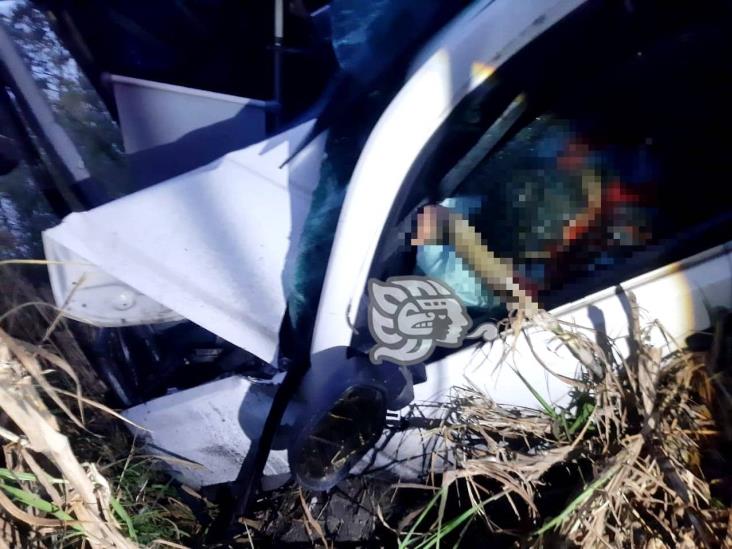 Chocan autobús y camioneta en la Omealca-Tezonapa; hay 3 muertos y 10 heridos