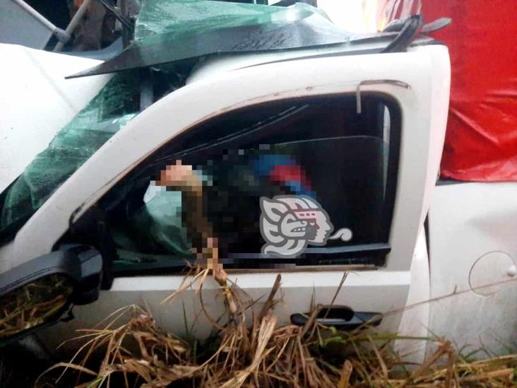 Chocan autobús y camioneta en la Omealca-Tezonapa; hay 3 muertos y 10 heridos