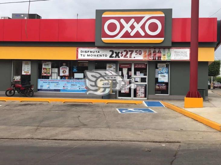 Atracan a cliente de cafetería en Acayucan; también asaltan Oxxo